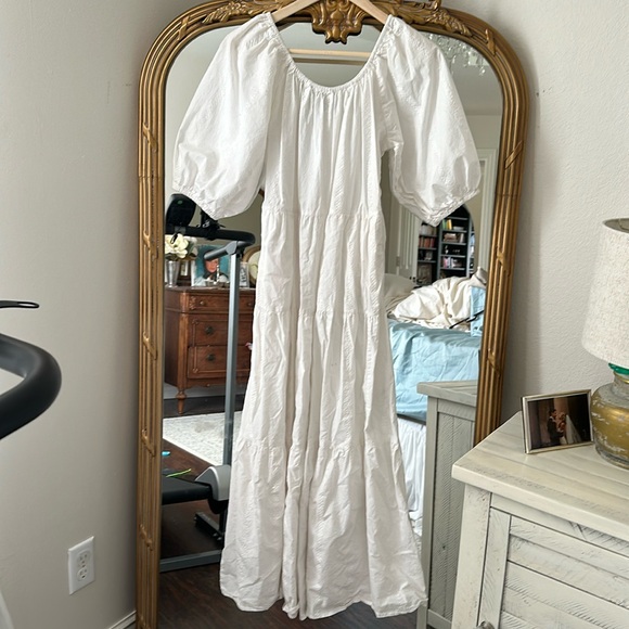 Universal Thread Dresses & Skirts - Universal thread size, extra small puff sleeve maxi dress